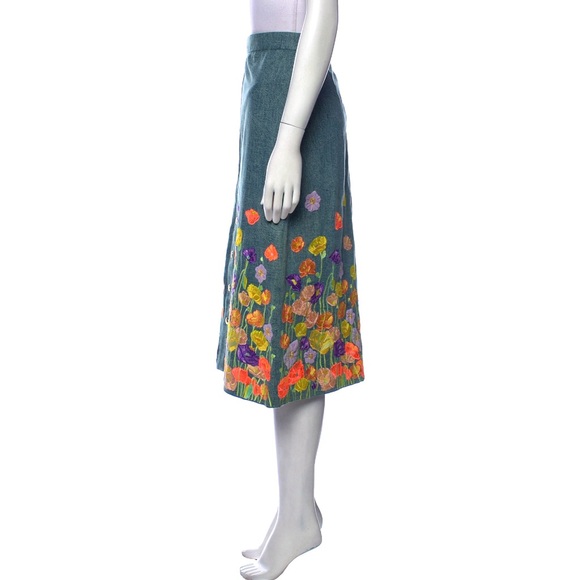 NEW Alice + Olivia Floral Embroidered Midi Length Denim Skirt Size: 6 / M - Picture 3 of 3